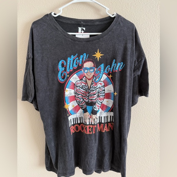 Elton John Tops - Elton John NWT Graphic T-Shirt with Crystal Detail Washed Out Black‎ size XL
